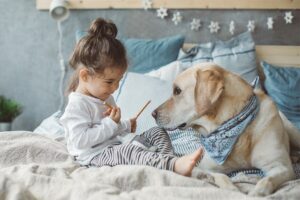 Conseguir um cachorro pode ajudar sua criança a aprender habilidades sociais – American Kennel Club