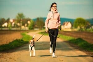 Como treinar seu cachorro para correr com você